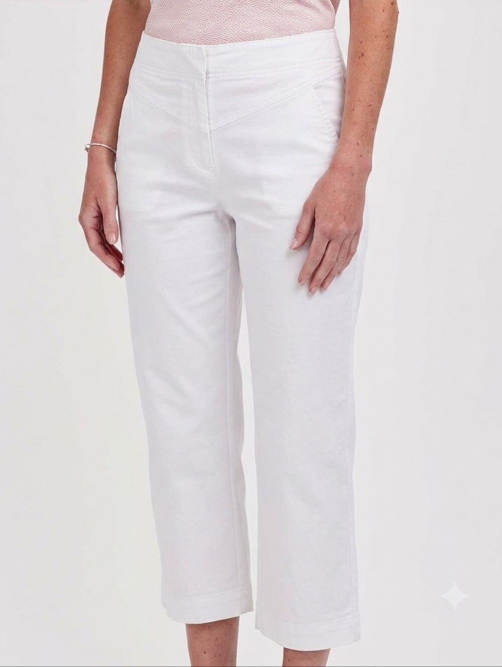 The Black Dog White Cropped Straight Capris